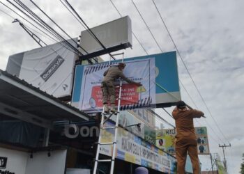 Nunggak Pajak, 12 Papan Reklame Vivo Disegel