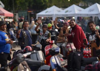 34 Klub Pencinta Vespa Kaltim Kaltara Kopdar di Rumah Adat Guntung