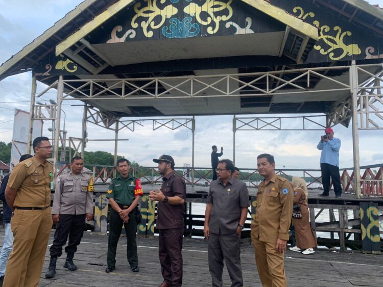 Sidak ke Bontang Kuala Komisi III Sayangkan Kondisi Jembatan Depan Panggung