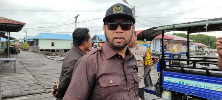 Amir Tosina Dukung Program Bedah Rumah oleh DPKPP Bontang
