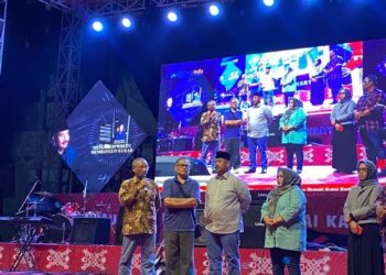 Bupati Edi Damansyah Luncurkan Buku Mengayuh Waktu Membangun Kukar