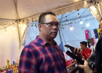 Thauhid Beri Penghargaan Peserta Lomba di Acara Ekspo Erau Adat Pelas Benua