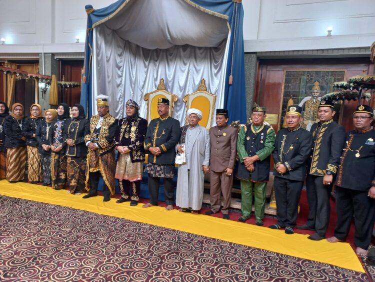 Bupati Kukar Hadiri Perebahan Tiang Ayu Tanda Berakhirnya Kegiatan Erau Adat Pelas Benua