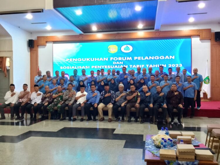 Edi Damansyah Kukuhkan Pengurus Forum Pelanggan PDAM di Kukar