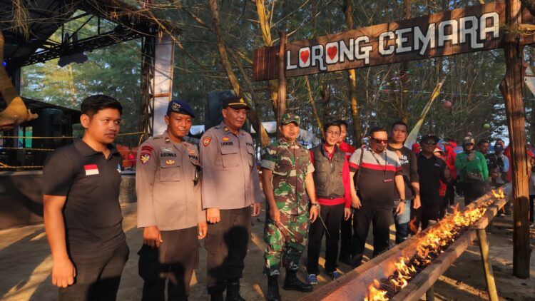 Festival Pesisir di Pantai Panrita Lopi Muara Badak Resmi Dibuka