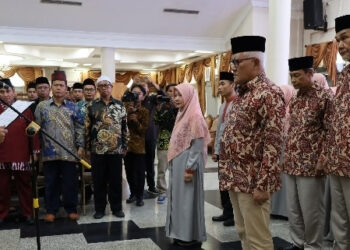 Sunggono Lantik Pengurus Dewan Pengawas dan Tim Verifikasi MTQ ke-44 Tingkat Kabupaten Kukar