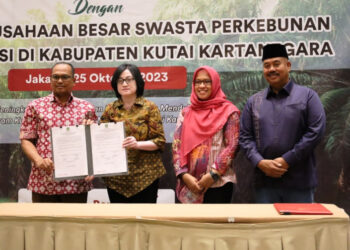Bupati Kukar Beri Penghargaan kepada Sejumlah Perusahaan Perkebunan Kelapa Sawit