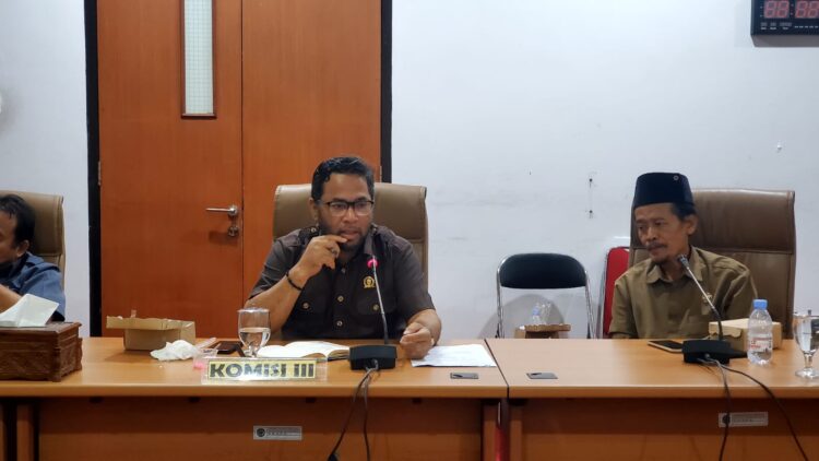 Amir Tosina Geram Lurah Bontang Kuala Mangkir RDP Sengketa Lahan