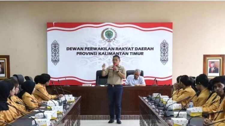 Seno Aji Beri Generasi Muda Kaltim Inspirasi Politik
