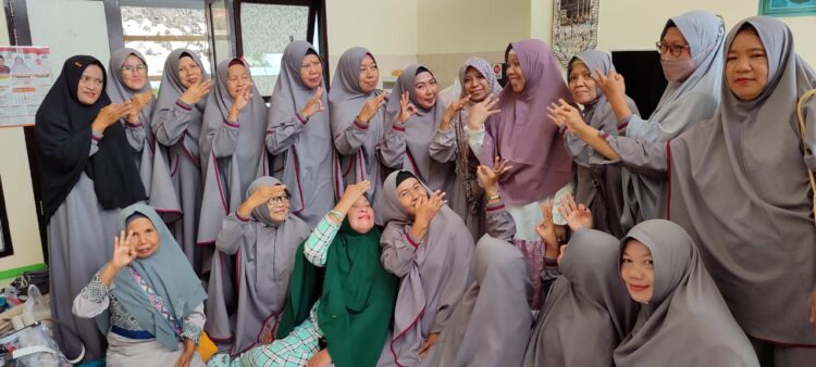 Fitri Maisyaroh Beri Motivasi Majelis Ta’lim Nurul Kautsar Balikpapan Utara