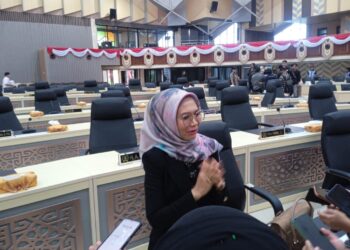 Pengembangan Calon Pemimpin Masa Depan: Pelajar MTSN Samarinda Kunjungi Kantor DPRD Kaltim