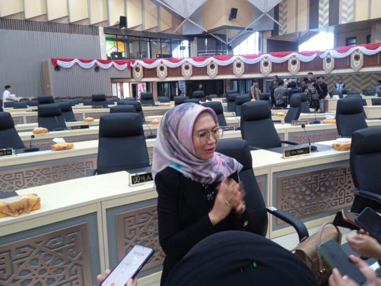 Pengembangan Calon Pemimpin Masa Depan: Pelajar MTSN Samarinda Kunjungi Kantor DPRD Kaltim