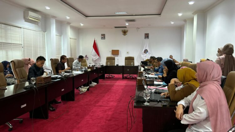 Komisi II DPRD Rapat Kerja dengan Tim Pembahasan Raperda tentang PT BME