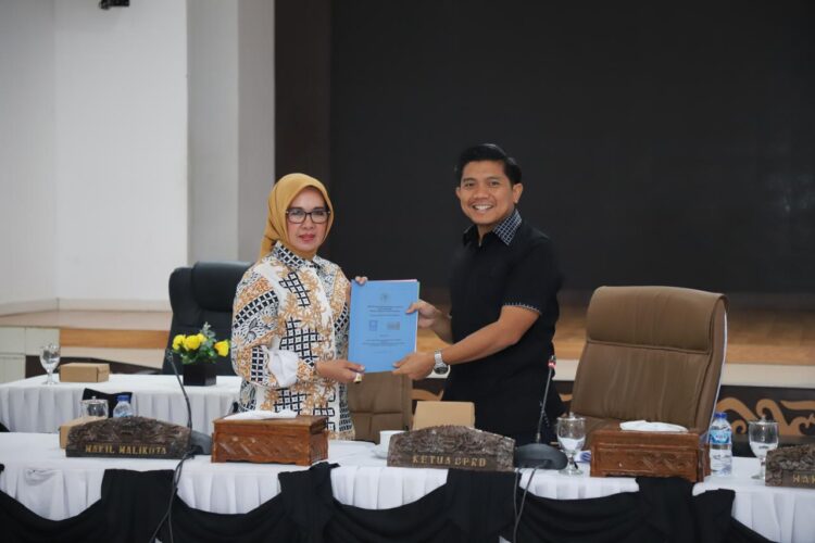 DPRD Bontang Gelar Rapat Kerja Penyampaian Pandangan Umum Fraksi-fraksi Terhadap Raperda Perubahan APBD 2024