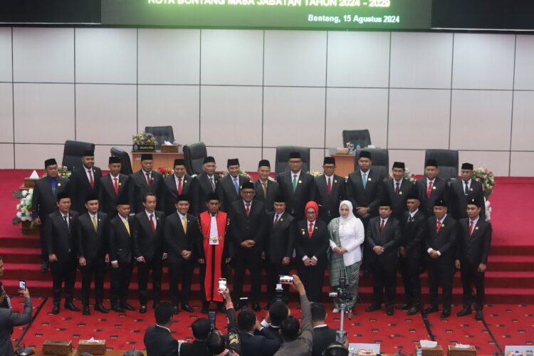 25 Anggota DPRD Kota Bontang Periode 2024-2029 Resmi Dilantik