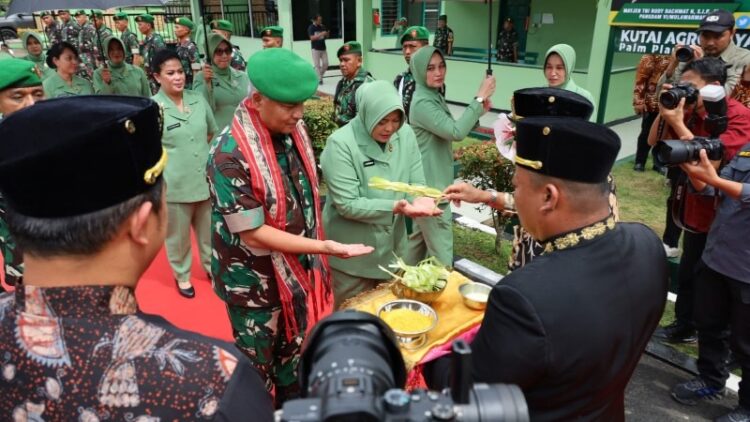 Sekda Kukar Sambut Kunjungan Silaturahmi Pangdam VI/Mulawarman di Makodim 0906