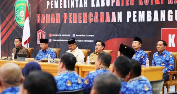 Bupati Kukar Pimpin Rakor Ngapeh Hambat, Bahas ASN BerAKHLAK dan Efisiensi Anggaran