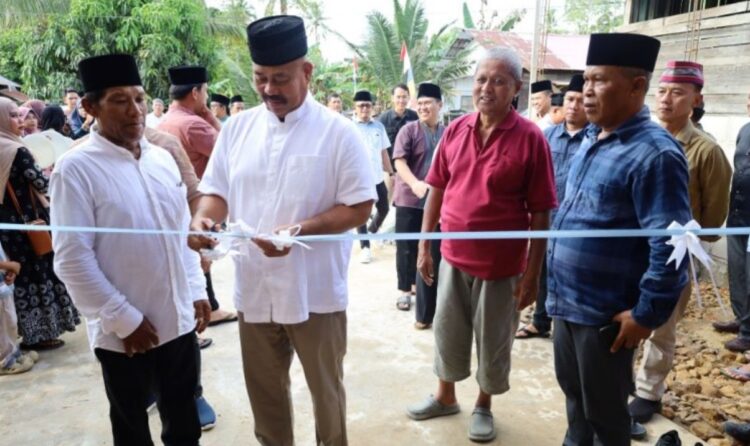 Safari Ramadhan di Loa Kulu, Bupati Kukar Resmikan Langgar Nurul Iman dan Serahkan Bantuan