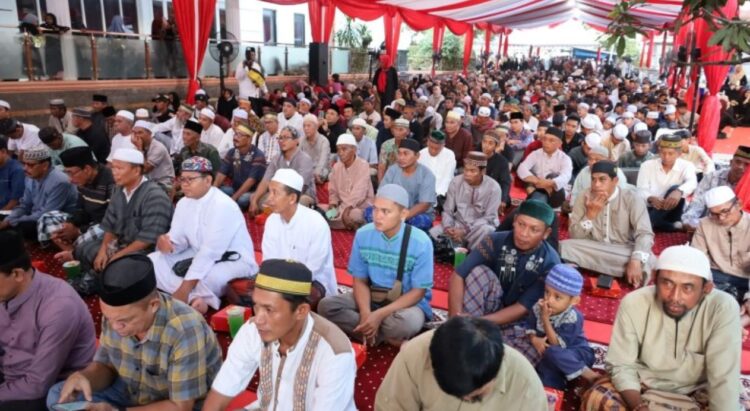 Rendi Solihin Gelar Buka Puasa Bersama Warga Samboja, Bagikan Hadiah Umroh untuk 15 Orang