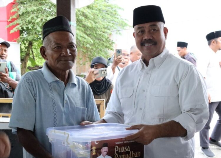 Safari Ramadan di Perjiwa, Bupati Kukar Salurkan Bantuan Sembako dan Sarana Ibadah