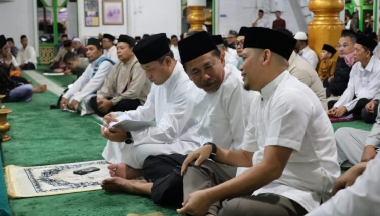 Wagub Kaltim dan Sekda Kukar Gelar Subuh Berjamaah Bareng Pelajar, Sosialisasikan Program Pendidikan Gratis