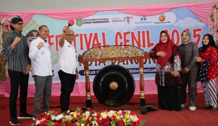 Festival Cenil Meriahkan HUT ke-42 Desa Kota Bangun III, Maslianawati Apresiasi Kreativitas Warga