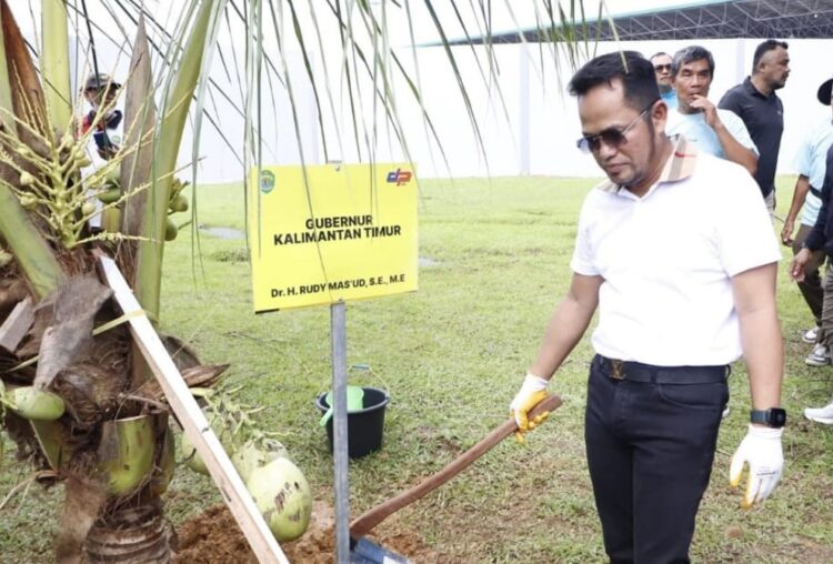 Gubernur Harum Ajak Warga Hijaukan Stadion Sempaja, Targetkan Kaltim Siap Jadi Tuan Rumah PON 2028