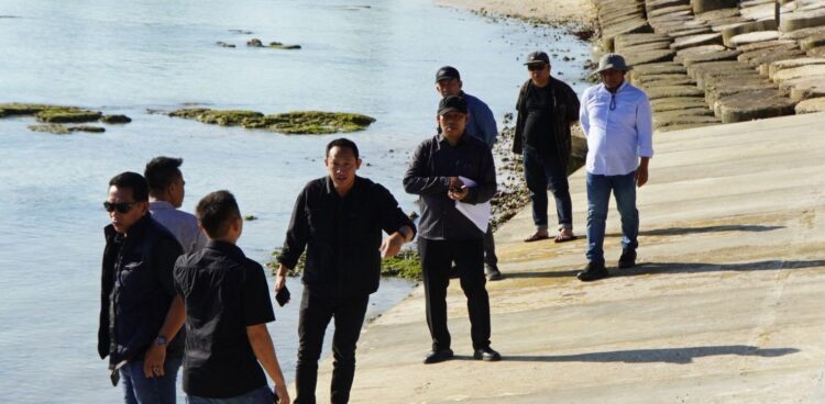 Pansus LKPj Tinjau Pengamanan Pantai Biduk-Biduk, Soroti Bangunan Liar di Bibir Pantai