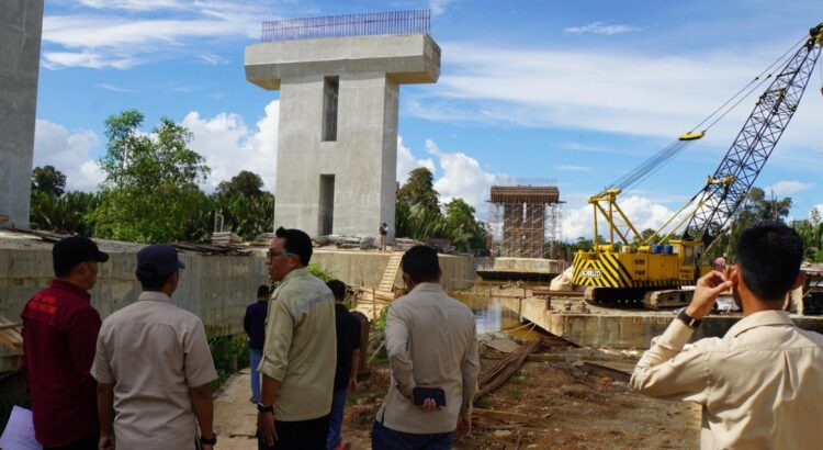 Pansus LKPJ DPRD Kaltim Tinjau Jalan Pengganti dan Progres Jembatan Sei Nibung di Kutim