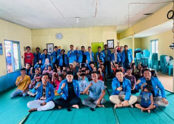 Tumbuhkan Literasi Anak Pesisir, KNPI Mengajar di Pulau Malahing