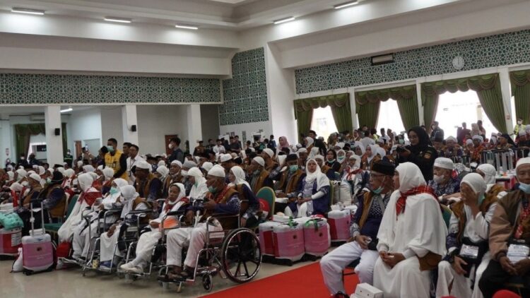 Enam Jamaah Wafat, Kepulangan Kloter Kedua Disambut Haru oleh DPRD Kaltim