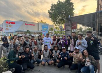 Dukung Program Pemkot Bontang, Karang Taruna Taman Selatan Ikut Cat Median Jalan