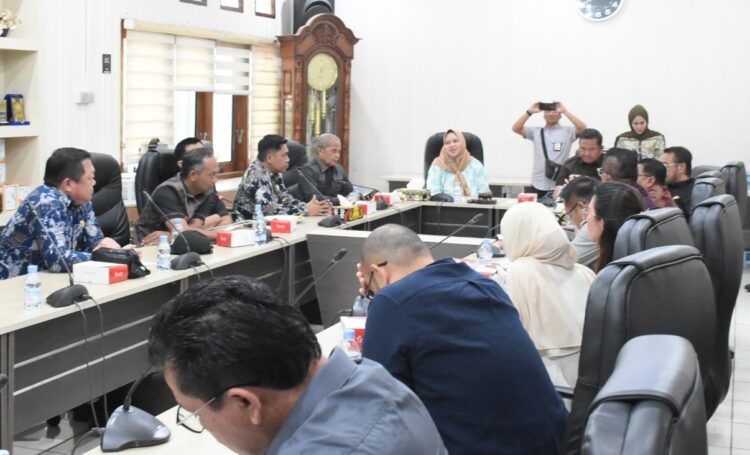 Kunjungan Komisi II DPRD Kaltim ke Balikpapan Bahas Sinkronisasi Perencanaan Daerah