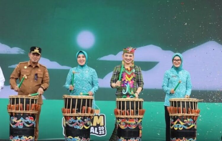 UMKM Festival 2025 Resmi Dibuka, PKK Dorong Pemberdayaan Ekonomi Keluarga Menuju Kaltim Generasi Emas