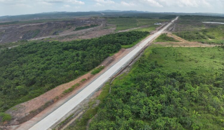Gubernur Harum Minta Menteri PU Percepat Perbaikan Jalan Nasional di Kaltim