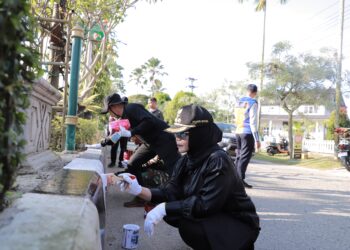 Jaga Keindahan Kota Taman, Wali Kota Bontang Kerahkan Seluruh OPD Cat Median Jalan