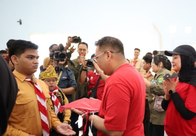 Bupati Kukar Sambangi SDLB Tenggarong, Serahkan Bendera dan Rayakan HUT ke-40 Sekolah