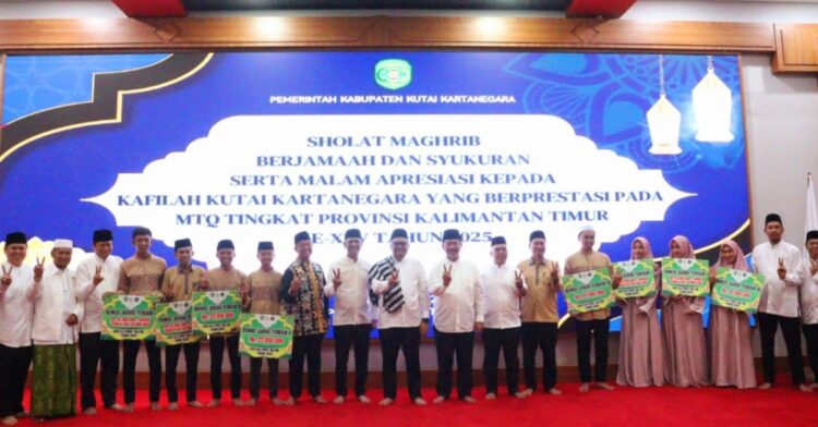 Bupati Kukar Serahkan Bonus Rp25 Juta hingga Umroh bagi Juara MTQ Kaltim