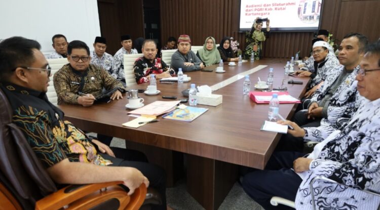 PGRI Kaltim Audiensi dengan Bupati Kukar, Bahas Peningkatan Pendidikan dan Rencana Pendirian Fakultas Kedokteran