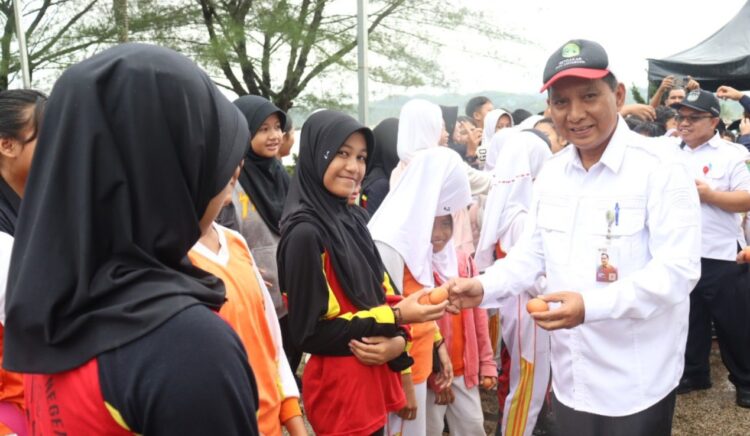 Pemkab Kukar Gelar Gerakan Pangan Murah, Warga Antusias Memburu Kebutuhan Pokok
