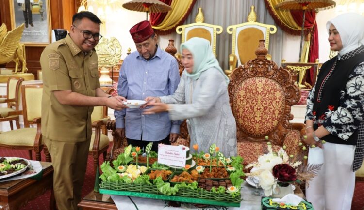 Bupati Kukar Ucapkan Selamat Ulang Tahun ke-71 Ratu Kutai di Kedaton Tenggarong