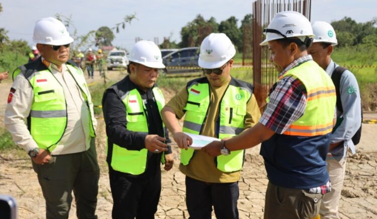 Wabup Kukar Tinjau Sekolah, Serahkan Bantuan Pertanian dan Pantau Pembangunan Jembatan Sebulu