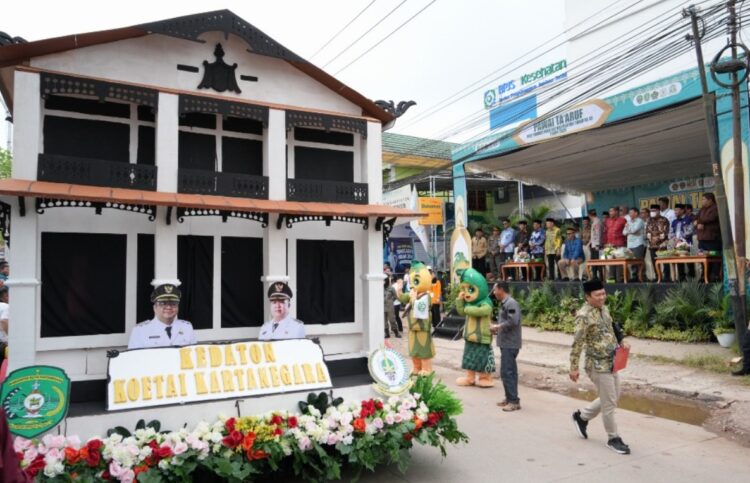 Kukar Pukau Warga Kutim Lewat Pawai Ta’aruf Bernuansa Kesultanan di MTQ ke-45