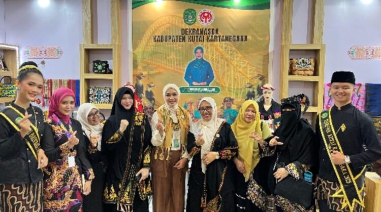 Dekranasda Kukar Ikut Promosikan Produk UMKM di Expo HUT Dekranas ke-45 Balikpapan