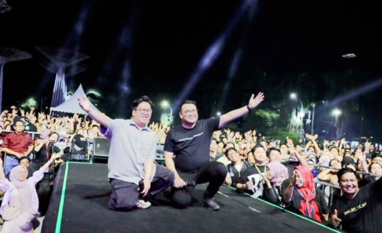 Malam Syukuran Rakyat Aul–Rendi Pecah di Tenggarong, Ungu Hibur Ribuan Penonton