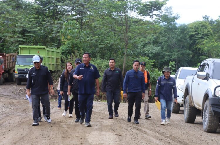 Ekti Imanuel Pantau Proyek Jalan Tering – Ujoh Bilang, Pastikan Rampung Tepat Waktu