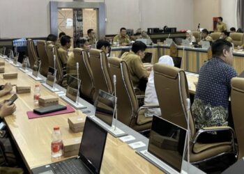 Lewat Zoom, Bupati Kutim Rapat Tanggulangi Kemiskinan Daerah