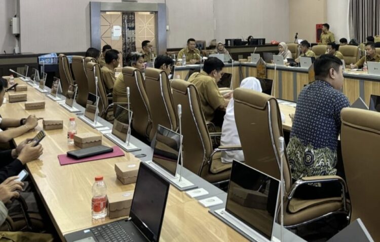 Lewat Zoom, Bupati Kutim Rapat Tanggulangi Kemiskinan Daerah