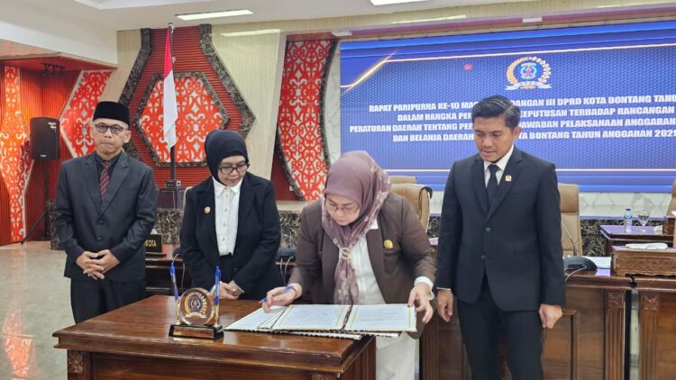 Gelar Paripurna ke-10 Tahun 2026, DPRD Bontang Sahkan Raperda Pertanggungjawaban APBD 2025 Menjadi Perda